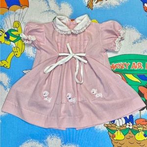 Vintage 70s pink & white tapered embroidered lambs kids dress 🐑